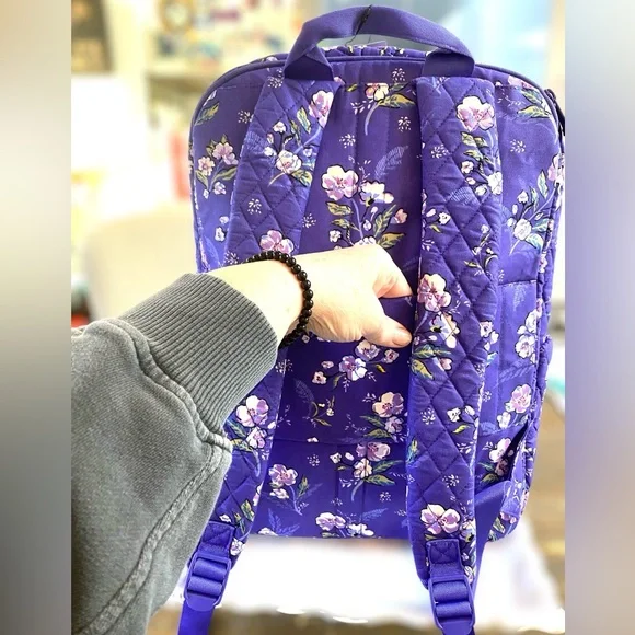 🌸One Left...Large Essential Vera Bradley - Picture 8 of 9